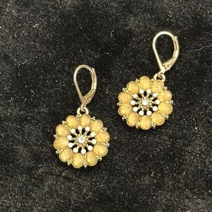 Cute gold floral earrings!